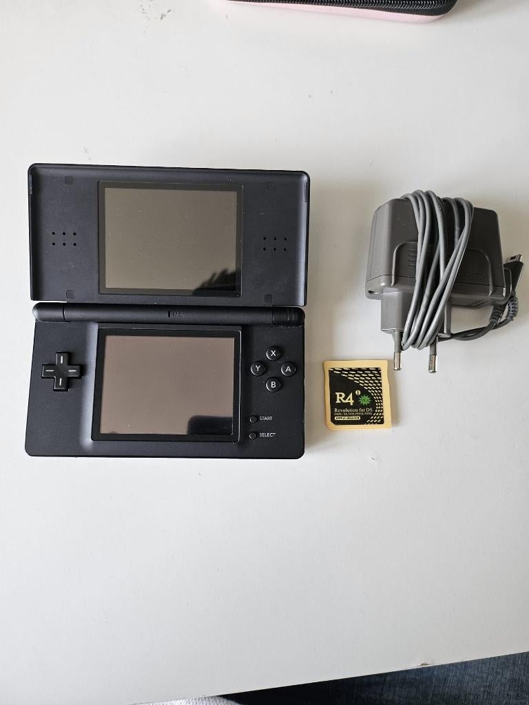 Ds lite inclusief R4 kaart en oplader., Ophalen of Verzenden, Zo goed als nieuw, Zwart, DS Lite