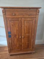 Houten kast met lade en deurtjes, Ophalen