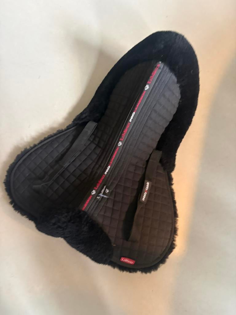 Onderlegger bont LeMieux, Dieren en Toebehoren, Paarden en Pony's | Dekens en Dekjes, Full (L), Zadeldekje, Nieuw, Ophalen of Verzenden