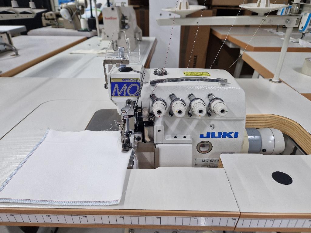 Juki MO-6814 Industriële Overlockmachine – Zo goed als nieuw, Zo goed als nieuw, Lockmachine, Industrieel, Ophalen