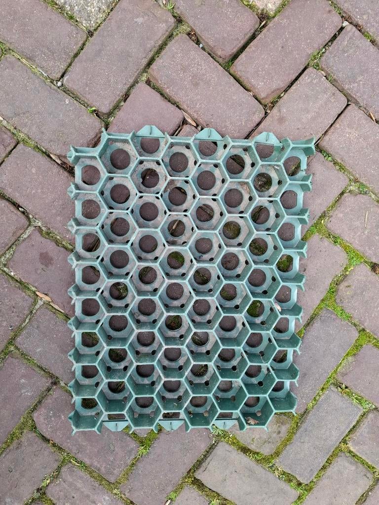 Ca. 75 kunststof grastegels voor oprit of tuin, Ophalen, Kunststof, Gebruikt, Overige typen