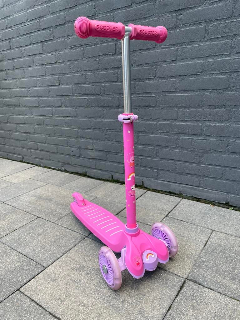 Peppa pig step met verlichte wielen en verstelbaar stuur, Ophalen, Zo goed als nieuw, Overige typen