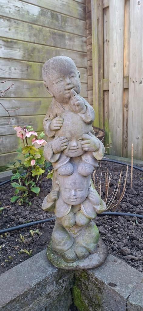 Beeld  horen,  zien en zwijgen, Ophalen