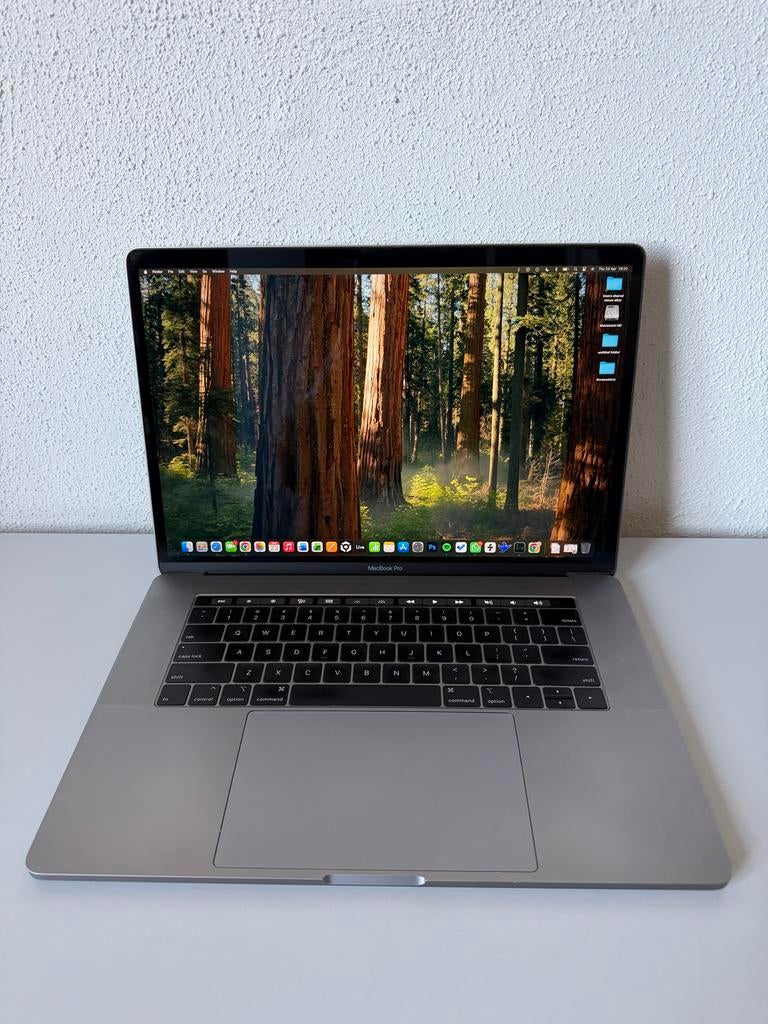 Apple MacBook Pro 15 inch 2018 32gb Ram I9 laptop spacegrey, Computers en Software, Apple Macbooks, MacBook Pro, Gebruikt, 2 tot 3 Ghz