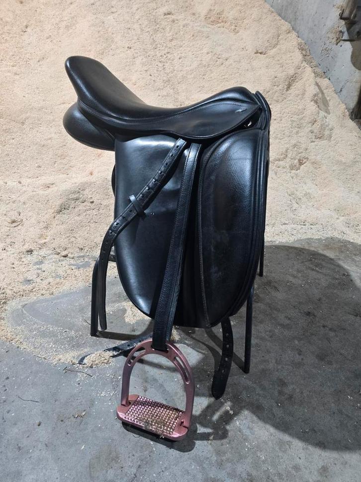 Thorowgood Cob Dressuurzadel 17,5 XXW, Dieren en Toebehoren, Paarden en Pony's | Zadels, Gebruikt, Dressuur, Ophalen of Verzenden