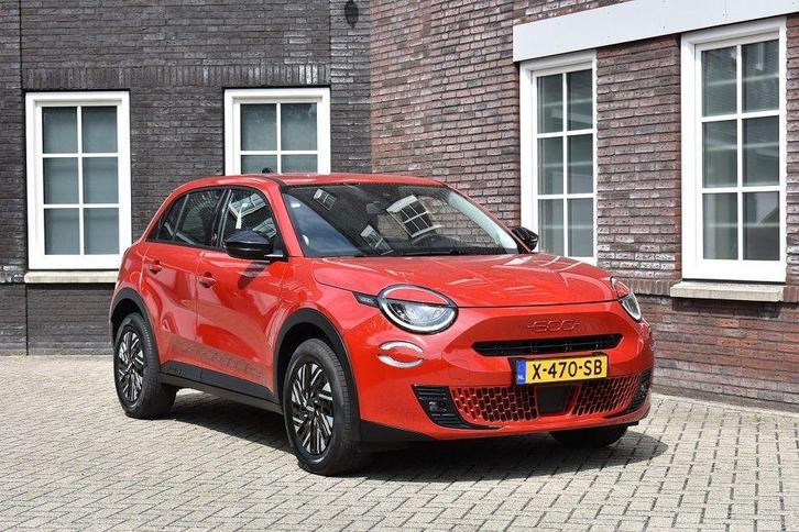 Fiat 600 RED 54 kWh/Navigatie/Cruise control, Auto's, Fiat, Bedrijf, ABS, Airbags, Alarm, Bluetooth, Climate control, Cruise Control