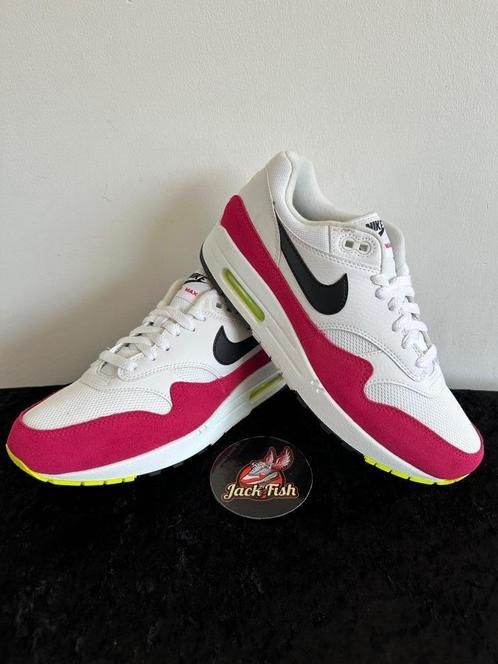 Nike air Max 1 Volt rush pink - size 41, Kleding | Heren, Schoenen, Nieuw, Sneakers of Gympen, Overige kleuren, Verzenden