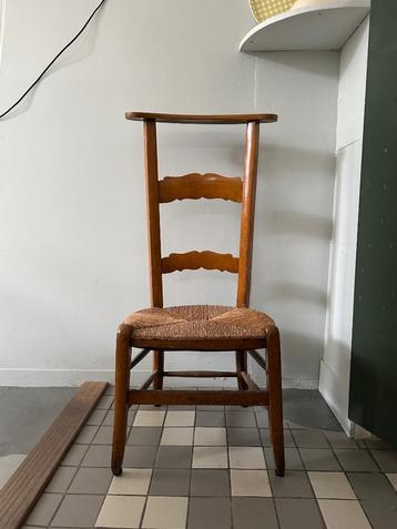Mooie antieke bidstoel, brocante, vintage dressboy stoel beschikbaar voor biedingen
