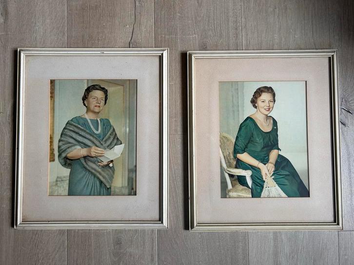 Staatsieportretten Juliana & Beatrix - Ingelijst en Mooi bew, Antiek en Kunst, Kunst | Tekeningen en Foto's, Ophalen of Verzenden