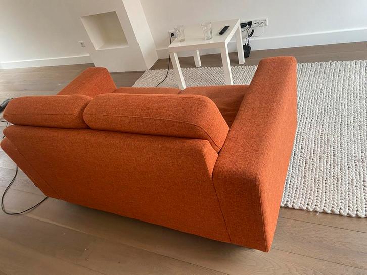 Oranje Goossens 2-zits bank, Huis en Inrichting, Banken | Sofa's en Chaises Longues, Gebruikt, Tweepersoons, 150 tot 200 cm, 75 tot 100 cm