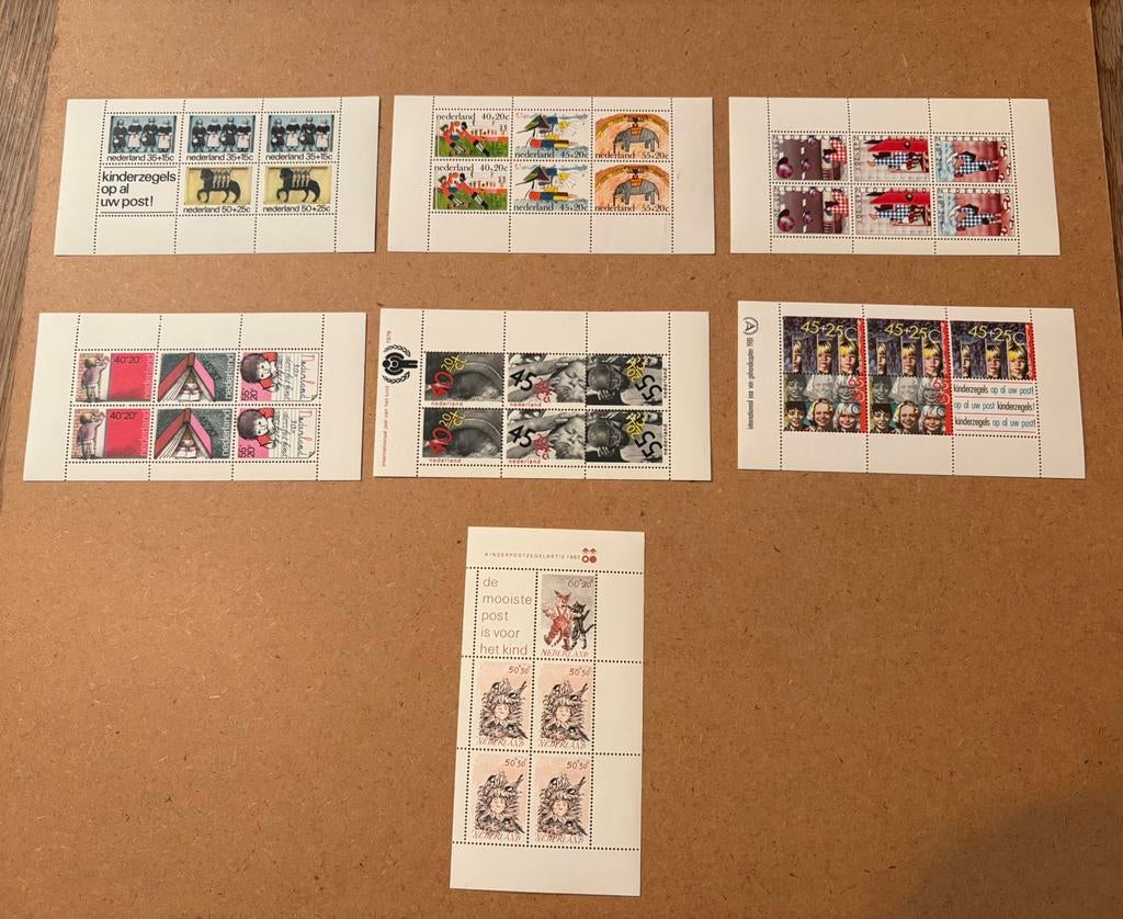 Kinderpostzegels jaren 70 en 80 - zeven vellen postfris, Postzegels en Munten, Postzegels | Volle albums en Verzamelingen, Ophalen of Verzenden