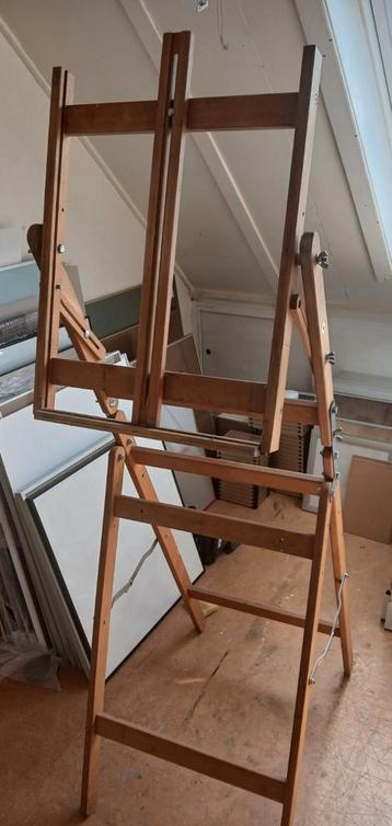 Schildersezel,  inklapbaar. Horizontaal/verticaal te gebruik beschikbaar voor biedingen