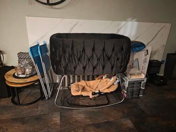Zwarte wieg beschikbaar voor biedingen