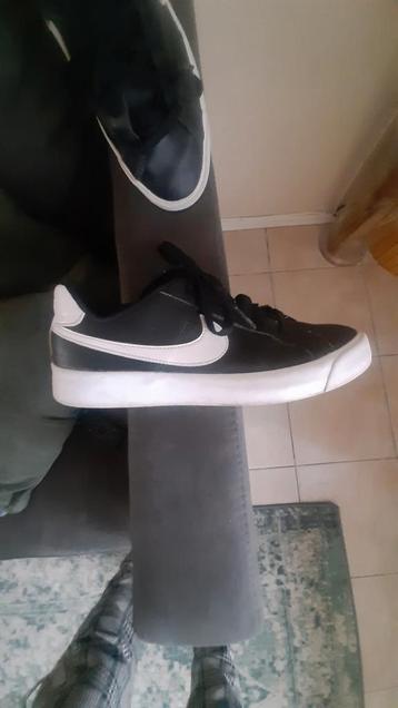 Nike lage sneackers maat 41 zwart wit