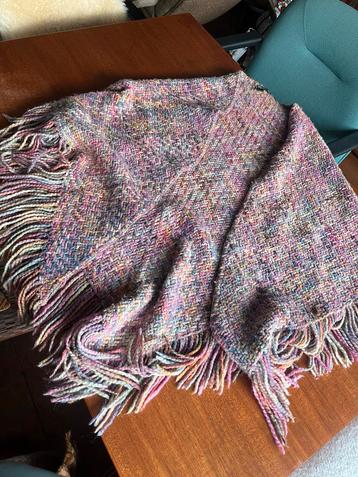 Manos del Uruguay Poncho/Omslagdoek merino beschikbaar voor biedingen