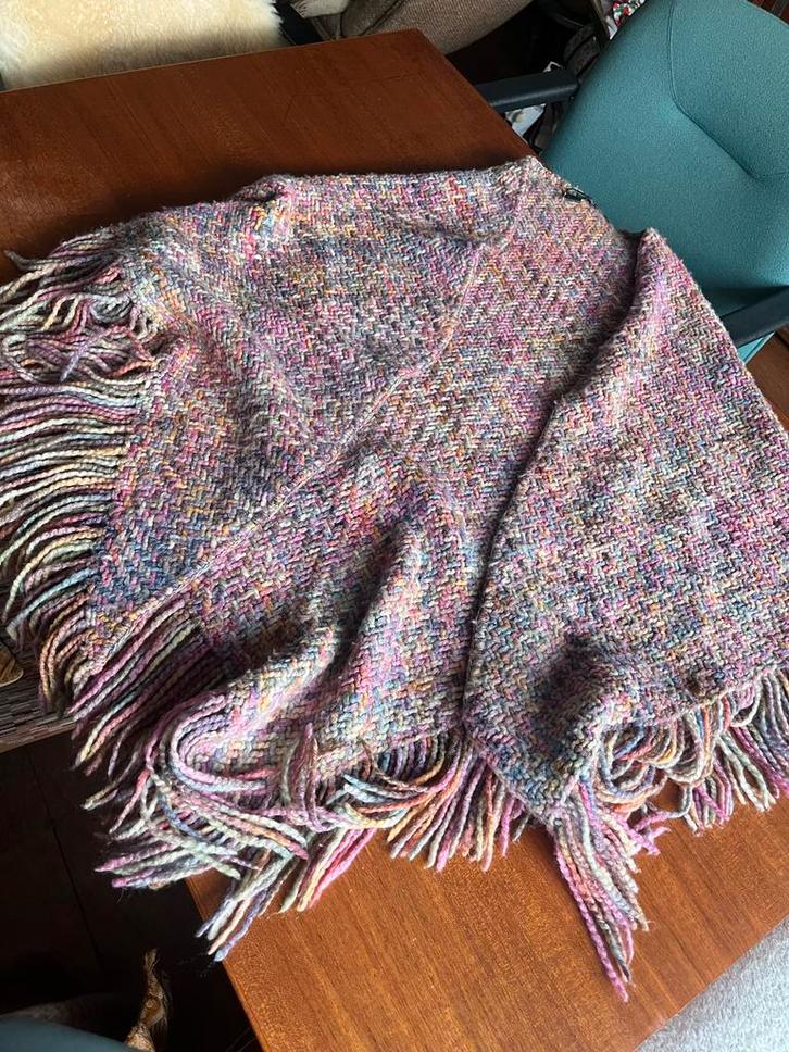 Manos del Uruguay Poncho/Omslagdoek merino, Kleding | Dames, Mutsen, Sjaals en Handschoenen, Zo goed als nieuw, Pashmina, Maat 42/44 (L)