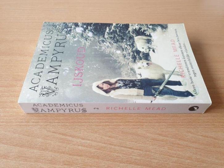 Richelle Mead - Academicus Vampyrus 2, 3, 4, 6 (SC/bieb), Boeken, Fantasy, Gelezen, Ophalen of Verzenden