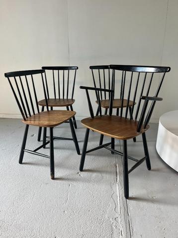 Stoelen (eettafel, spijlenstoel, zwart, scandi) beschikbaar voor biedingen