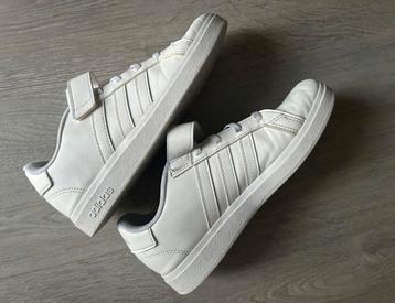 Adidas Schoenen Maat 37 1/2 beschikbaar voor biedingen