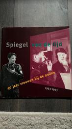 40 jaar vrouwen bij de politie. Spiegel van de tijd. LSP, Boeken, Ophalen of Verzenden, Gelezen, Nederland