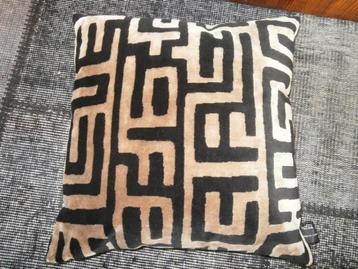 nieuw sierkussen  beschikbaar voor biedingen