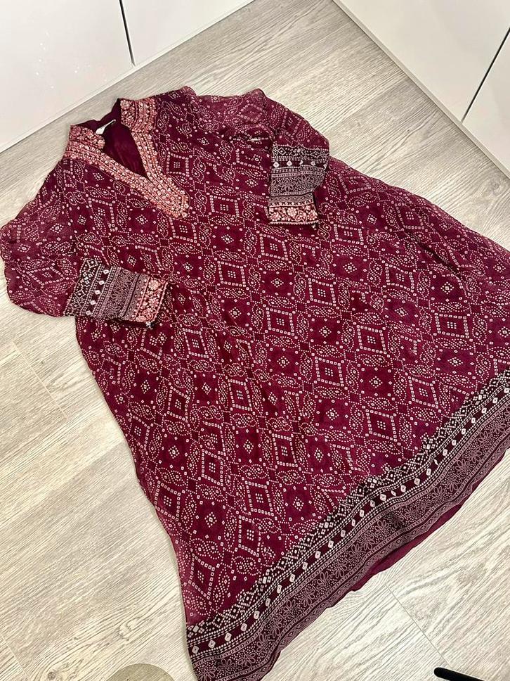 Vintage Sapphire embroidery jurk set maat M, Kleding | Dames, Jurken, Zo goed als nieuw, Maat 38/40 (M), Paars, Onder de knie