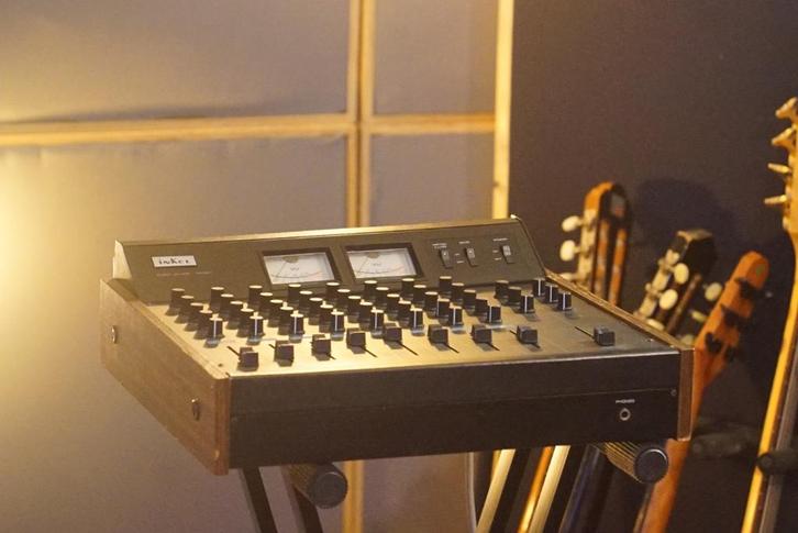 Vintage Inkel 8-kanaals mixer met bucket brigade delay, Muziek en Instrumenten, Mengpanelen, Gebruikt, 5 tot 10 kanalen, Microfooningang