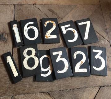 Antieke schoolbord cijfers hout beschikbaar voor biedingen