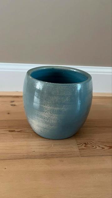 Bloem / planten pot beschikbaar voor biedingen