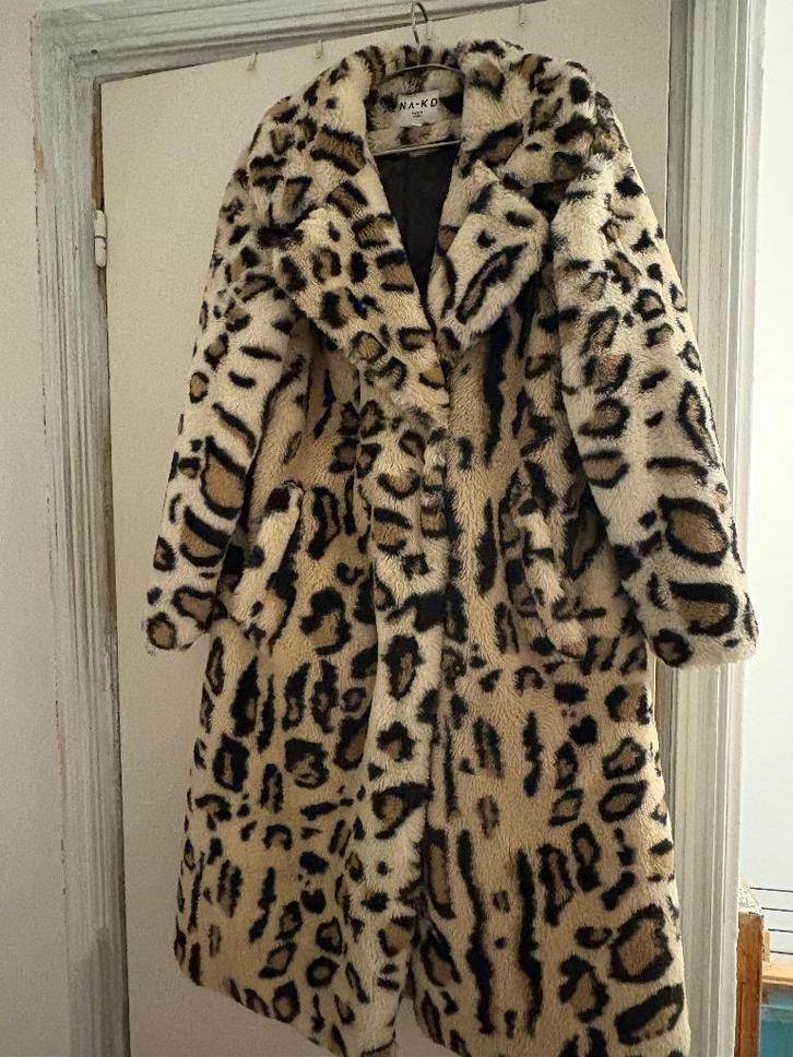 Gave teddy jas van NA-KD, Kleding | Dames, Jassen | Winter, Zo goed als nieuw, Maat 38/40 (M), Beige, Ophalen of Verzenden