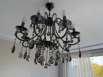 Elegante kroonluchter met kristallen beschikbaar voor biedingen