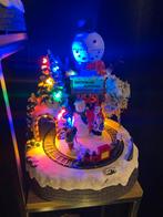 Kerst decoratie Luville sneeuwpop met rijdende trein, Diversen, Kerst, Ophalen of Verzenden, Nieuw