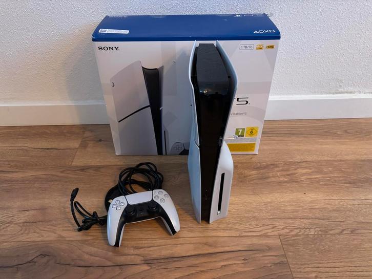 Playstation 5 slim 1tb disk 1 controller en kabels, Spelcomputers en Games, Spelcomputers | Sony PlayStation 5, Ophalen