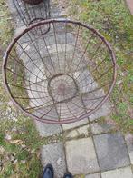 Hele oude ijzeren aardappel korven. Grote en kleine., Ophalen