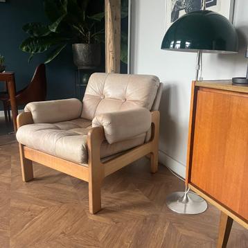 Vintage midcentury fauteuil / loungestoel, hout - licht leer beschikbaar voor biedingen