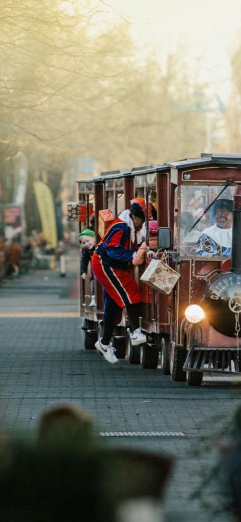 Pieten Huisbezoek Drenthe, Diversen, Sinterklaas, Ophalen
