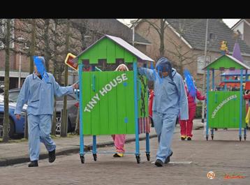 Tiny house carnavalswagentje loopgroep beschikbaar voor biedingen