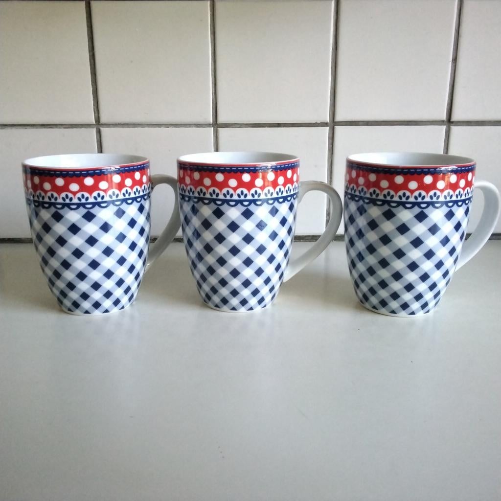 3 GUSTA  grote mokken, Ophalen of Verzenden, Overige stijlen, Kop(pen) en/of Schotel(s)