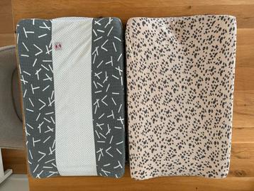 2 Bébé-jou aankleedkussens inclusief hoezen beschikbaar voor biedingen