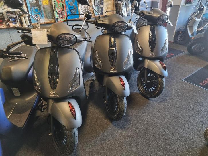 Nipponia Biq nieuw matgrijs,matzwart en rood voorraad, Fietsen en Brommers, Scooters | Peugeot, Gebruikt, Overige modellen, Benzine