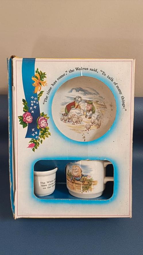 Vintage ontbijt set porselein Alice in Wonderland, Huis en Inrichting, Keuken | Servies, Zo goed als nieuw, Overige stijlen, Porselein