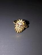 APM Monaco Leeuwenkop ring met ingelegde microstenen, Nieuw, Goud, Met edelsteen, Ophalen of Verzenden