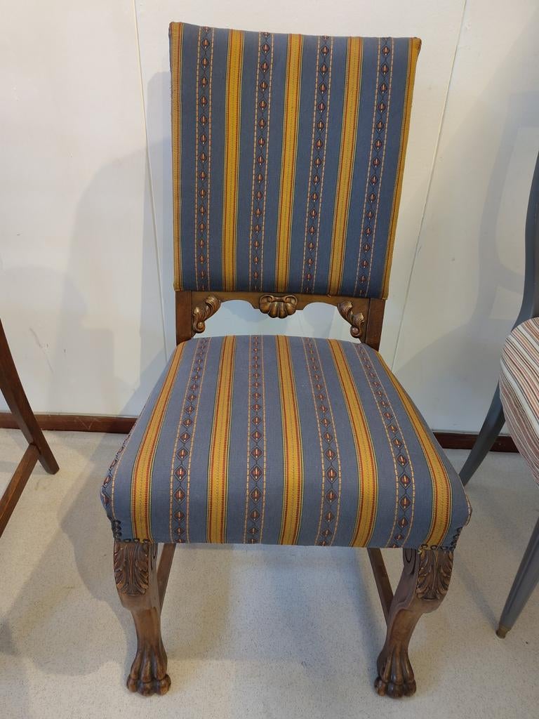 Oude stoel met nette bekleding, Ophalen