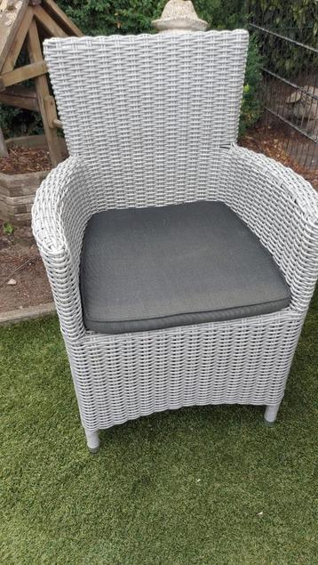 5 mooie wicker tuinstoelen  beschikbaar voor biedingen
