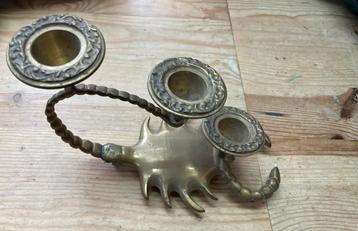 Messing schorpioen kandelaar beschikbaar voor biedingen