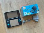 New Nintendo 2DS XL + Doos & Oplader Zie Omschrijving!!!, Spelcomputers en Games, Games | Nintendo 2DS en 3DS, Ophalen of Verzenden