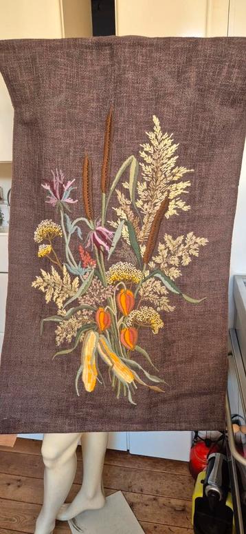 Antiek wandkleed handgeborduurd 68 x 105 prachtig gemaakt beschikbaar voor biedingen
