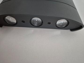 Gevel up down light beschikbaar voor biedingen