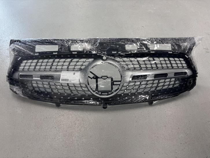 Diamant grill W247 GLA  Klasse A2478805306 360 camera, Auto-onderdelen, Carrosserie en Plaatwerk, Mercedes-Benz, Voor, Gebruikt