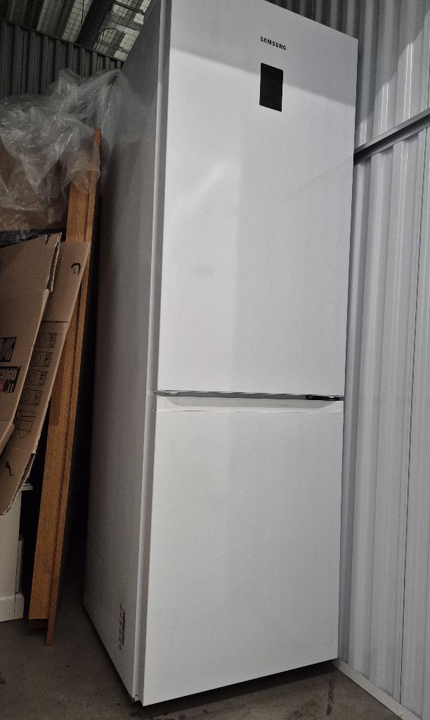 Samsung RB34T672DWW Koel-vriescombinatie, Witgoed en Apparatuur, Koelkasten en IJskasten, Gebruikt, Met aparte vriezer, 200 liter of meer